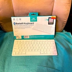 Bluetooth keyboard for an iPad
